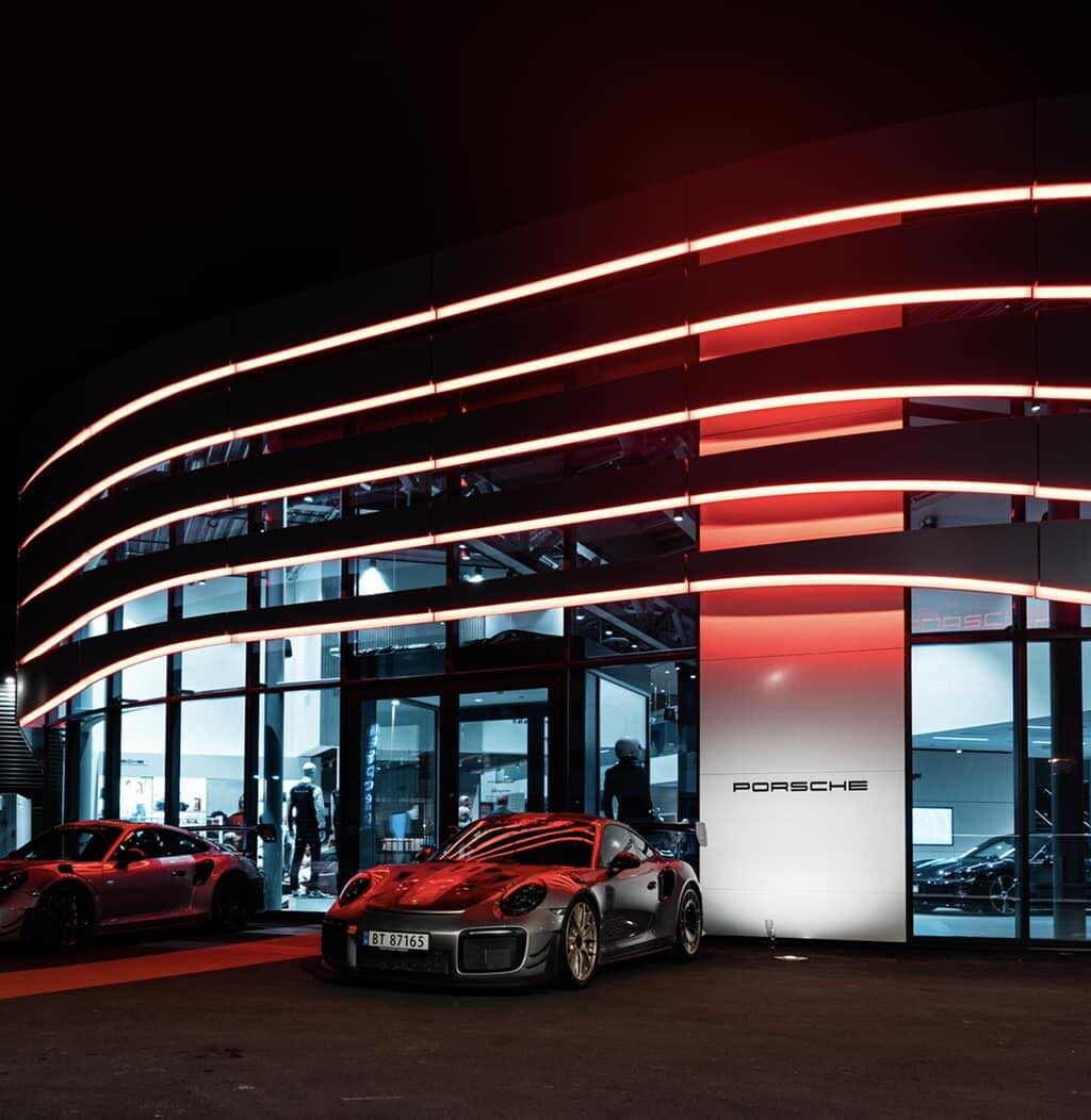VR73 PORSCHE CENTER
